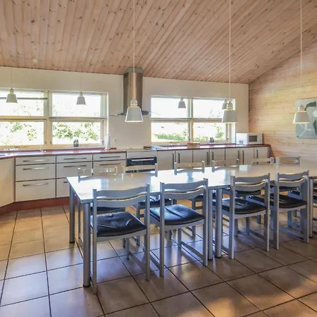 6 Bedroom Lovely In Spottrup Vakantiehuis *
